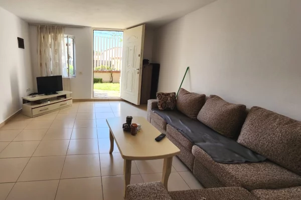 Shtepi me qera 2+1 ne Tirane - 450 Euro