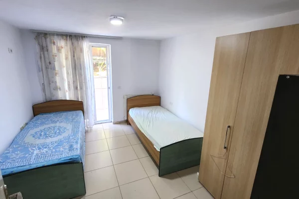 Shtepi me qera Apartament ne Tirane, 2+1, Mobilimi E mobiluar, Pagesa 450  Euro.