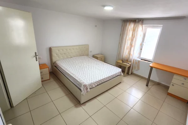 Shtepi me qera Apartament ne Tirane, 2+1, Mobilimi E mobiluar, Pagesa 450  Euro.