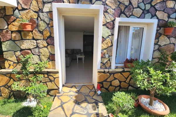 Shtepi me qera Apartament ne Tirane, 2+1, Mobilimi E mobiluar, Pagesa 450  Euro.
