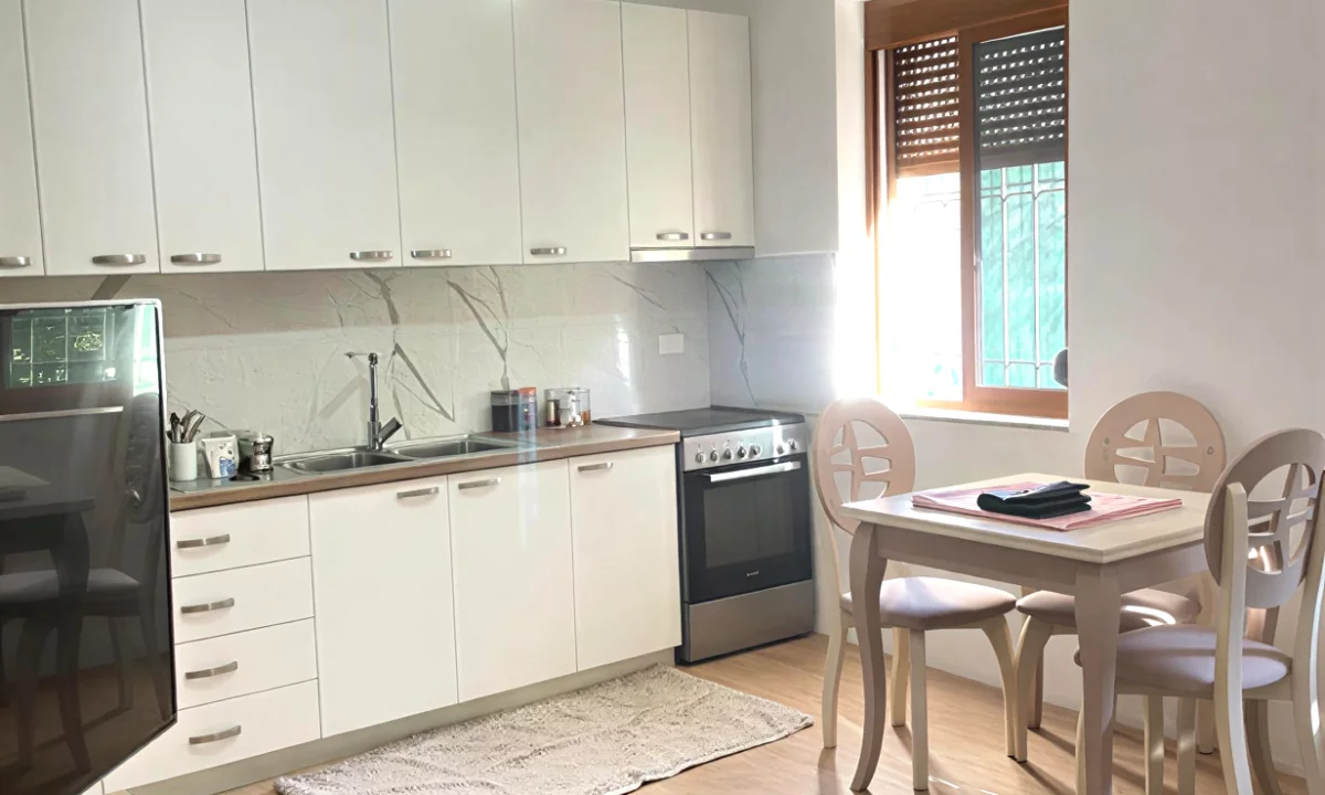 Shtepi me qera Apartament ne Tirane, 2+1, Mobilimi E mobiluar, Pagesa 450  Euro.