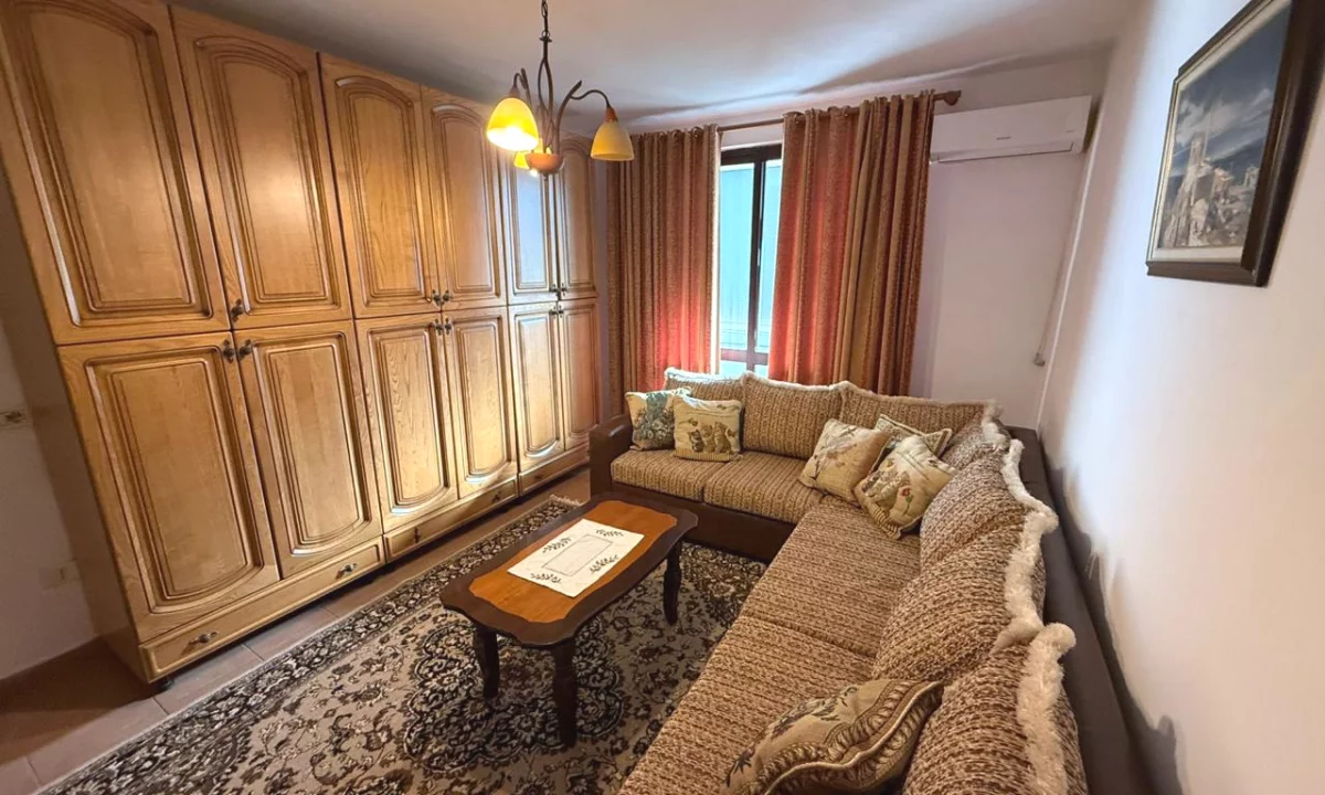 Shtepi me qera Apartament ne Tirane, 2+1, Mobilimi E mobiluar, Pagesa 480  Euro.