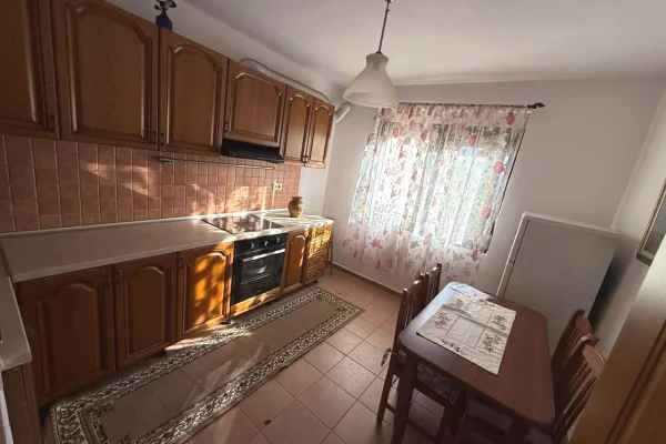 Shtepi me qera Apartament ne Tirane, 2+1, Mobilimi E mobiluar, Pagesa 480  Euro.