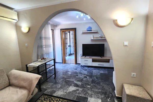 Shtepi me qera Apartament ne Tirane, 2+1, Mobilimi E mobiluar, Pagesa 650  Euro.