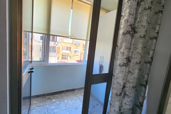 Shtepi me qera Apartament ne Tirane, 2+1, Mobilimi E mobiluar, Pagesa 650  Euro.