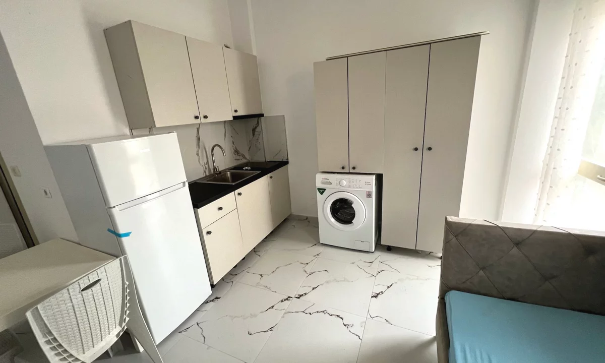 Shtepi me qera Apartament ne Tirane, Garsoniere, Mobilimi E mobiluar, Pagesa 300  Euro.