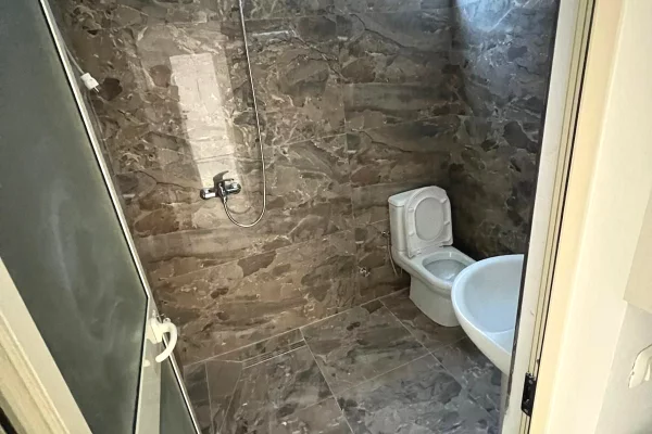 Shtepi me qera Apartament ne Tirane, Garsoniere, Mobilimi E mobiluar, Pagesa 300  Euro.