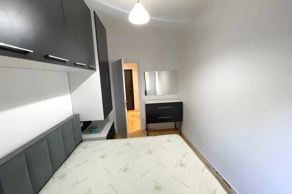 Shtepi me qera Apartament ne Tirane, 1+1, Mobilimi E mobiluar, Pagesa 350  Euro.