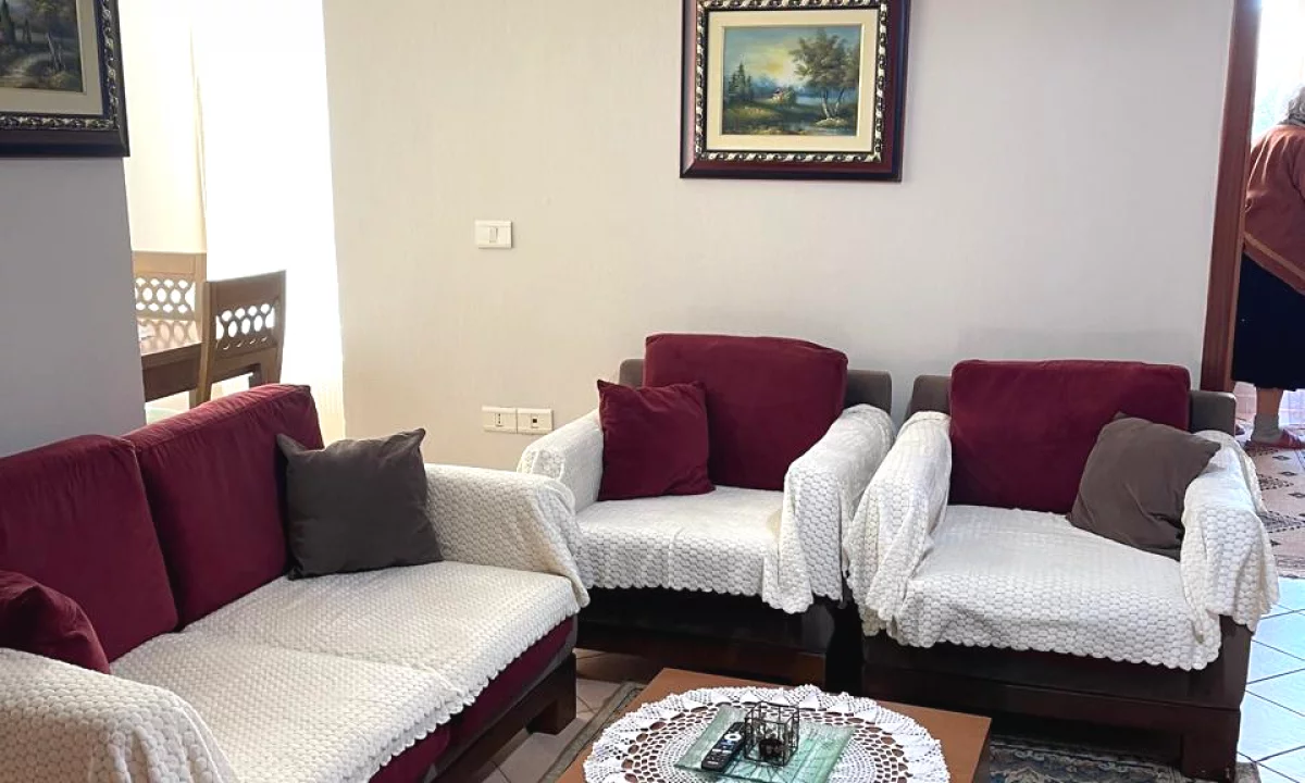 Shtepi me qera Apartament ne Tirane, 1+1, Mobilimi E mobiluar, Pagesa 600  Euro.