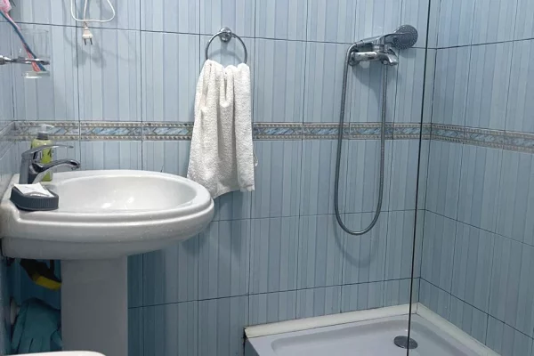 Shtepi me qera Apartament ne Tirane, 1+1, Mobilimi E mobiluar, Pagesa 600  Euro.