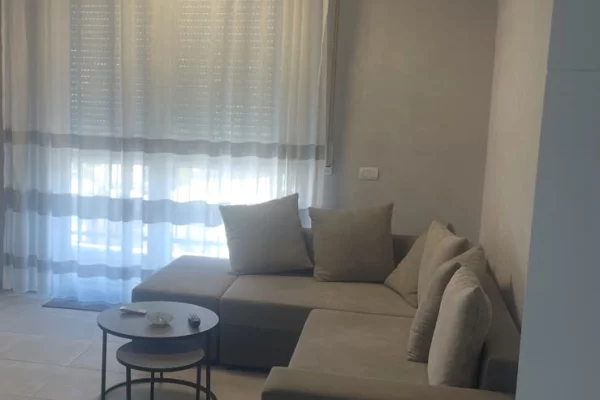 Shtepi me qera Apartament ne Tirane, 2+1, Mobilimi E mobiluar, Pagesa 600  Euro.
