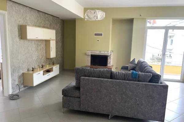 Shtepi me qera Apartament ne Tirane, 2+1, Mobilimi E mobiluar, Pagesa 600  Euro.