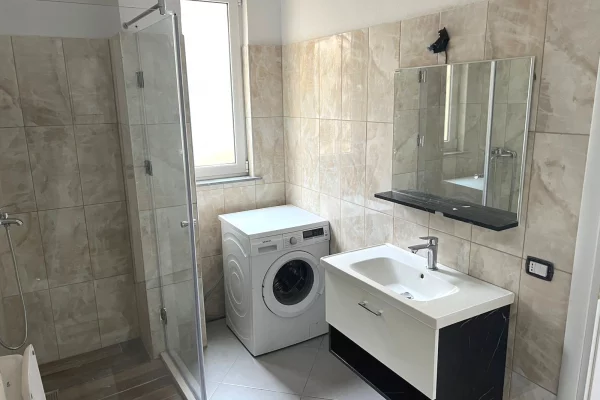 Shtepi me qera Apartament ne Tirane, 2+1, Mobilimi E mobiluar, Pagesa 600  Euro.