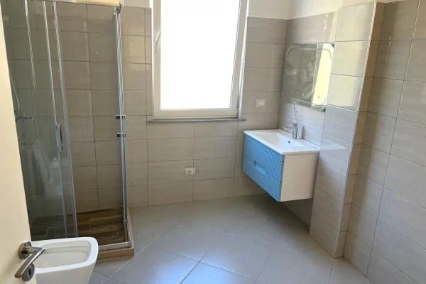 Shtepi me qera Apartament ne Tirane, 2+1, Mobilimi E mobiluar, Pagesa 600  Euro.