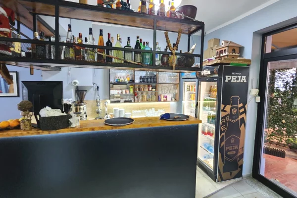 Lokal me qira – Rruga e Kavajes !