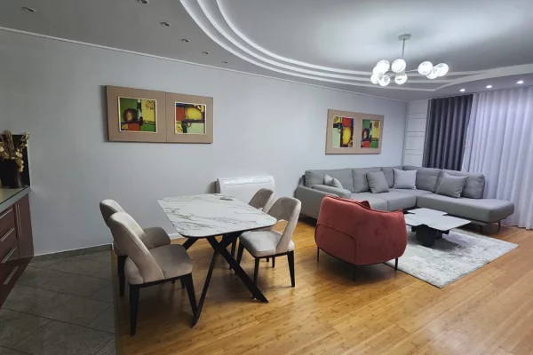 Shtepi me qera 2+1 ne Tirane - 1,250 Euro