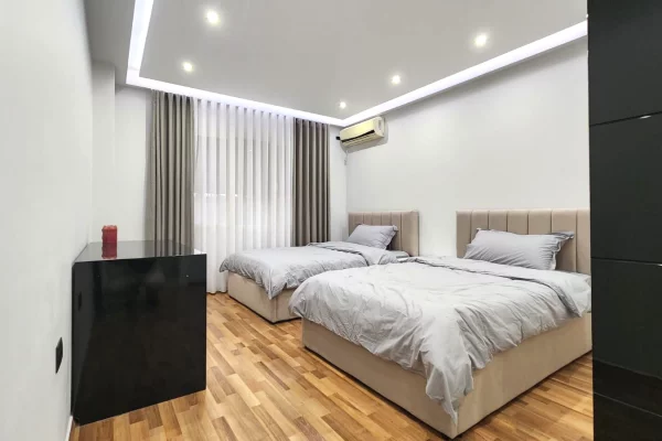 Shtepi me qera Apartament ne Tirane, 2+1, Mobilimi E mobiluar, Pagesa 1,250  Euro.