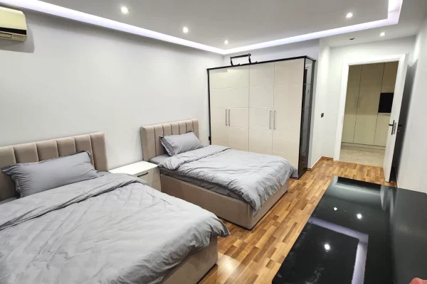 Shtepi me qera Apartament ne Tirane, 2+1, Mobilimi E mobiluar, Pagesa 1,250  Euro.