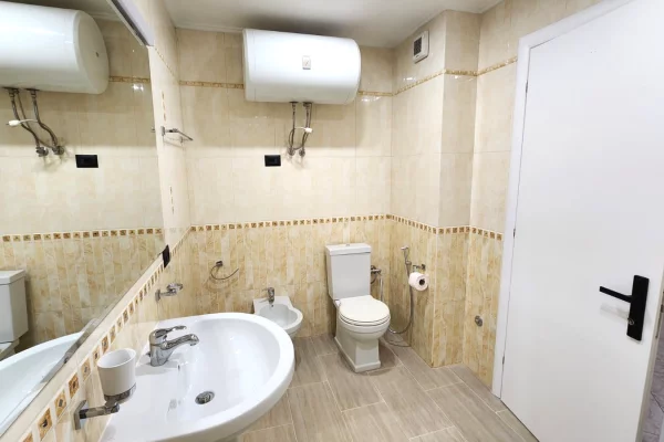 Shtepi me qera Apartament ne Tirane, 2+1, Mobilimi E mobiluar, Pagesa 1,250  Euro.