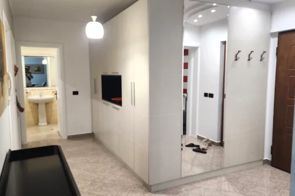 Shtepi me qera Apartament ne Tirane, 2+1, Mobilimi E mobiluar, Pagesa 1,250  Euro.