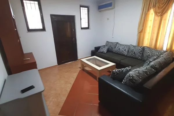 Apartament 1+1 me qira – Rruga 5 Maji - 40 000 leke/muaj !