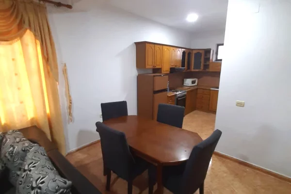 Shtepi me qera Apartament ne Tirane, 1+1, Mobilimi E mobiluar, Pagesa 400  Euro.