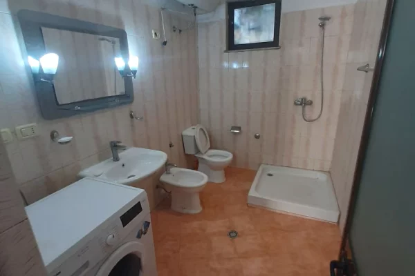 Shtepi me qera Apartament ne Tirane, 1+1, Mobilimi E mobiluar, Pagesa 400  Euro.