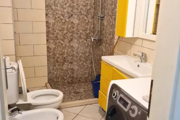 Shtepi me qera Apartament ne Tirane, 1+1, Mobilimi E mobiluar, Pagesa 430  Euro.