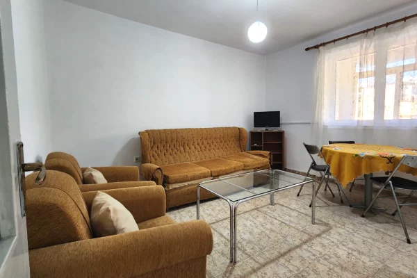 Shtepi me qera 2+1 ne Tirane - 400 Euro