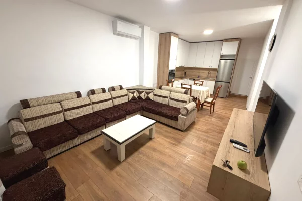 Apartament 2+1 me qira – Uzina e Autotraktorëve !