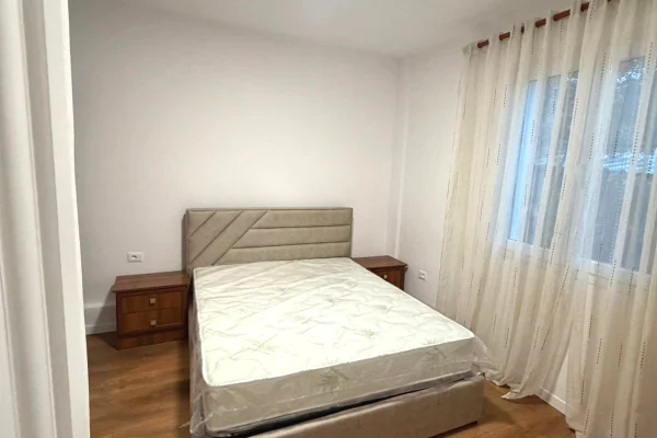 Shtepi me qera Apartament ne Tirane, 2+1, Mobilimi E mobiluar, Pagesa 400  Euro.