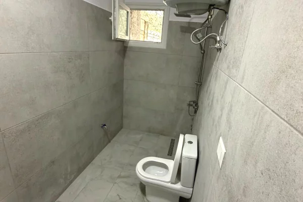 Shtepi me qera Apartament ne Tirane, 2+1, Mobilimi E mobiluar, Pagesa 400  Euro.