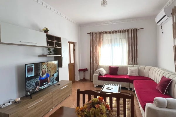 Shtepi me qera Apartament ne Tirane, 2+1, Mobilimi E mobiluar, Pagesa 500  Euro.