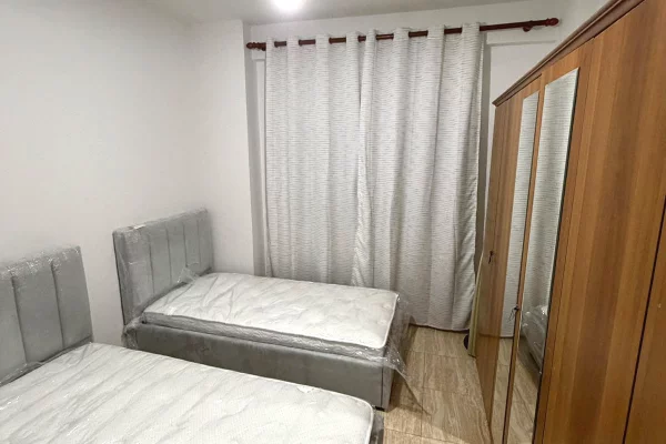 Shtepi me qera Apartament ne Tirane, 2+1, Mobilimi E mobiluar, Pagesa 500  Euro.
