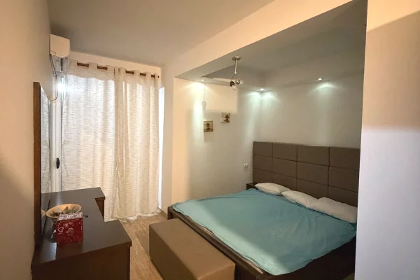 Shtepi me qera Apartament ne Tirane, 2+1, Mobilimi E mobiluar, Pagesa 500  Euro.