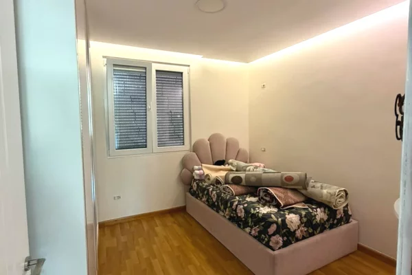 Shtepi me qera Apartament ne Tirane, 3+1, Mobilimi E mobiluar, Pagesa 450  Euro.