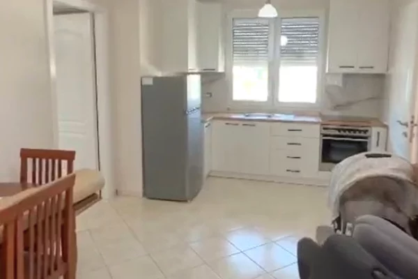 Shtepi me qera Apartament ne Tirane, 3+1, Mobilimi E mobiluar, Pagesa 450  Euro.