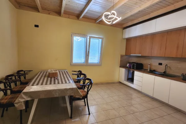 Shtepi me qera 3+1 ne Tirane - 650 Euro