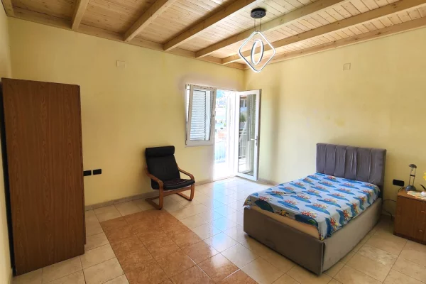 Shtepi me qera Apartament ne Tirane, 3+1, Mobilimi E mobiluar, Pagesa 650  Euro.