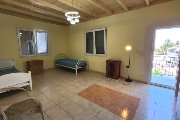Shtepi me qera Apartament ne Tirane, 3+1, Mobilimi E mobiluar, Pagesa 650  Euro.