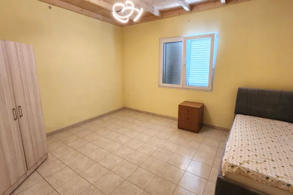 Shtepi me qera Apartament ne Tirane, 3+1, Mobilimi E mobiluar, Pagesa 650  Euro.