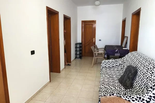 Shtepi me qera 4+1 ne Tirane - 550 Euro