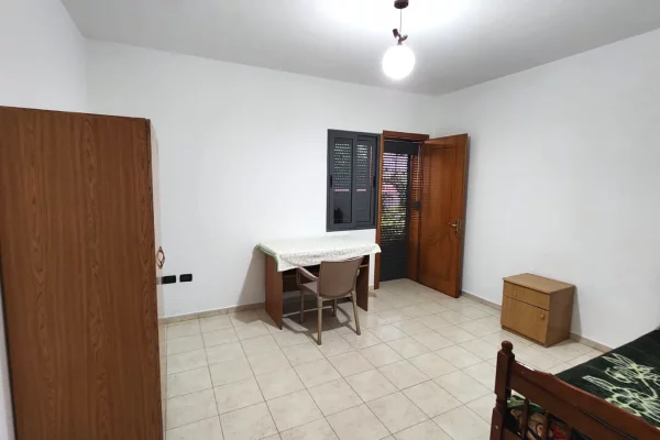Shtepi me qera Apartament ne Tirane, 4+1, Mobilimi E mobiluar, Pagesa 550  Euro.