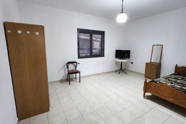 Shtepi me qera Apartament ne Tirane, 4+1, Mobilimi E mobiluar, Pagesa 550  Euro.