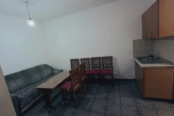 Shtepi me qera Apartament ne Tirane, 1+1, Mobilimi E mobiluar, Pagesa 400  Euro.