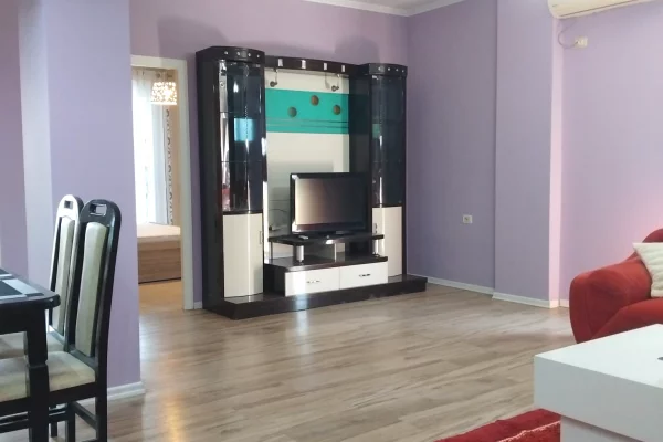Shtepi me qera Apartament ne Tirane, 2+1, Mobilimi E mobiluar, Pagesa 500  Euro.