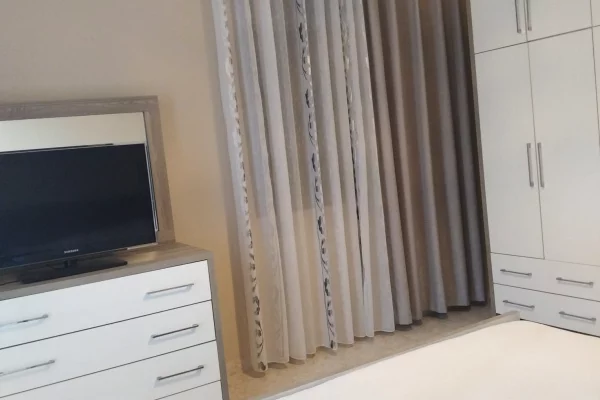 Shtepi me qera Apartament ne Tirane, 2+1, Mobilimi E mobiluar, Pagesa 500  Euro.