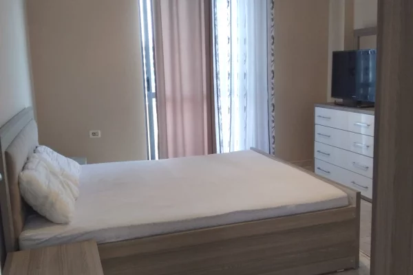 Shtepi me qera Apartament ne Tirane, 2+1, Mobilimi E mobiluar, Pagesa 500  Euro.