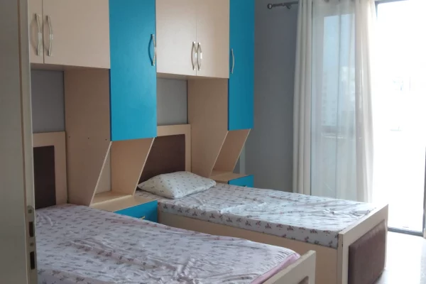Shtepi me qera Apartament ne Tirane, 2+1, Mobilimi E mobiluar, Pagesa 500  Euro.