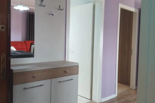 Shtepi me qera Apartament ne Tirane, 2+1, Mobilimi E mobiluar, Pagesa 500  Euro.
